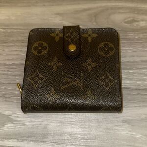 Louis Vuitton Zippy Wallet